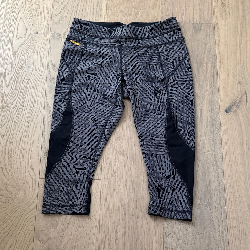 Black and Gray Patterned Leggings